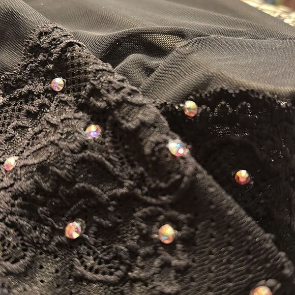 ✨ Lightweight Long sleeve crop top with lace and rhinestone details. Size Large - Picture 14 of 14